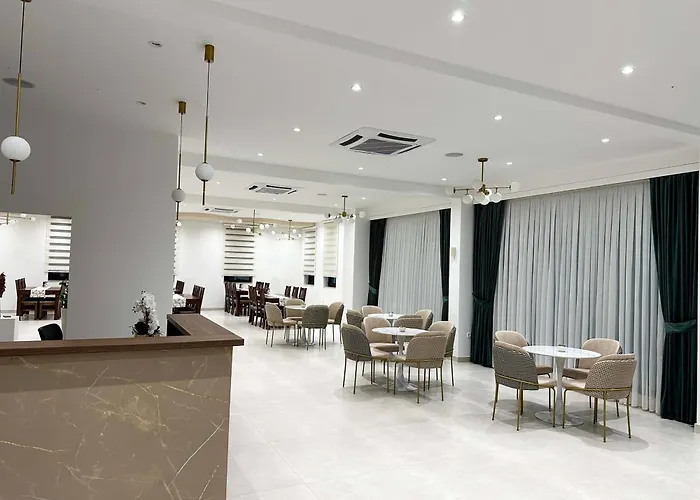 Hotel 81